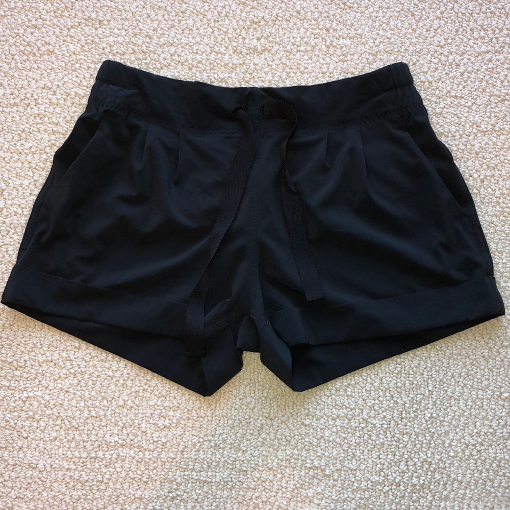 black lulu lemon shorts